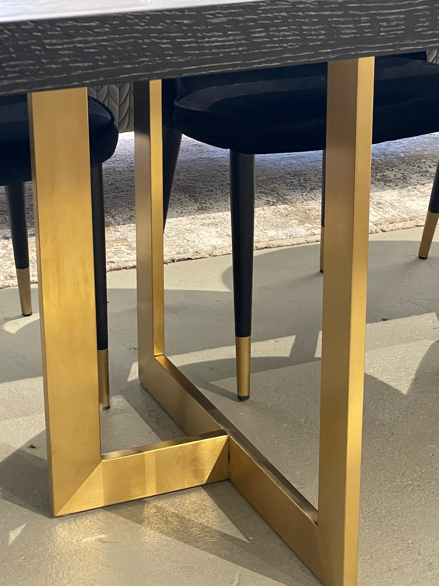 Hermitage Dining Table
