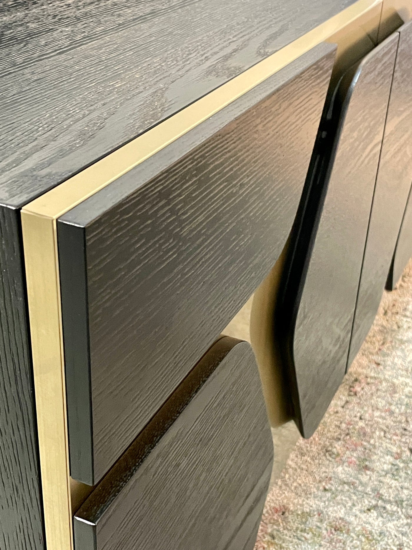 Louvre Entertainment Unit